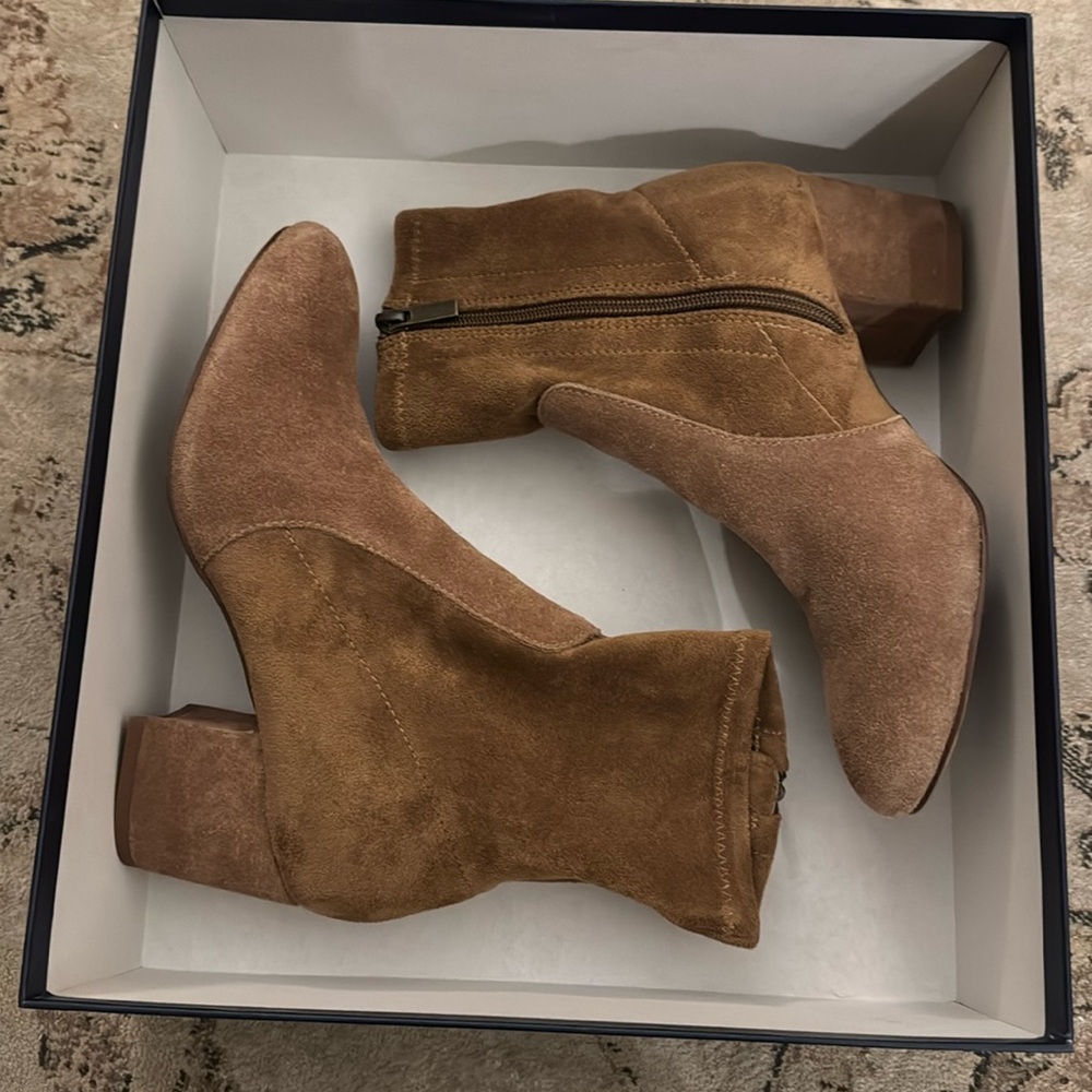 Boots 
Brand splendid 
Color light brown 
Size 7.5
